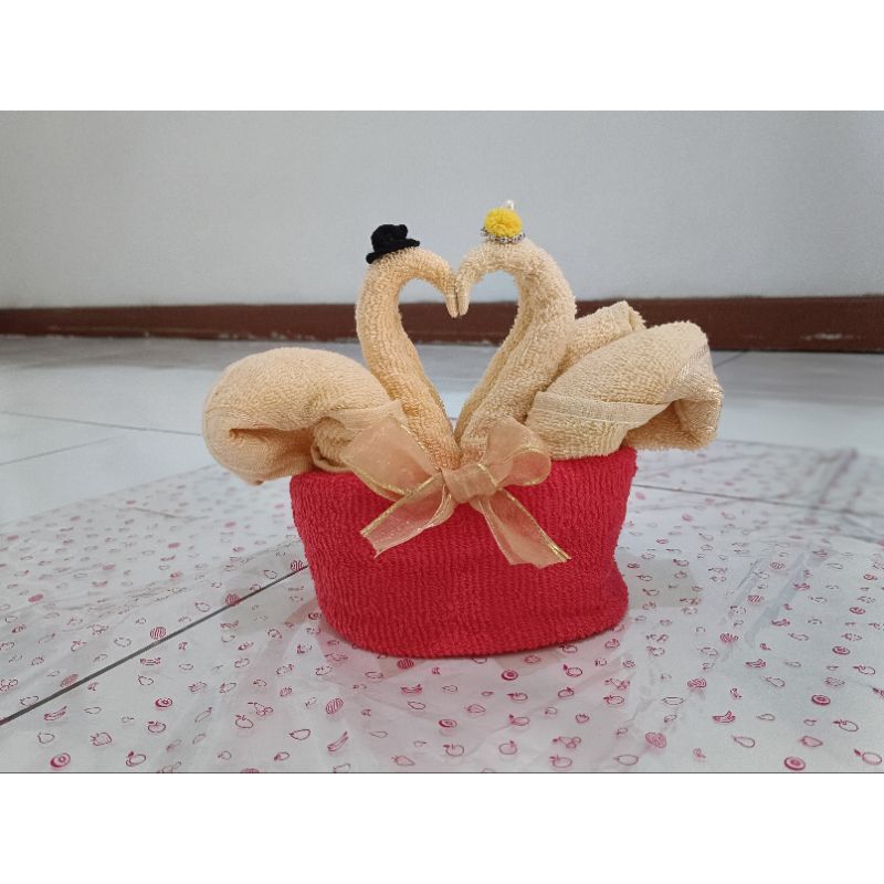 souvenir handuk lipat/handuk wedding/ handuk ultah/souvenir wedding / handuk angsa
