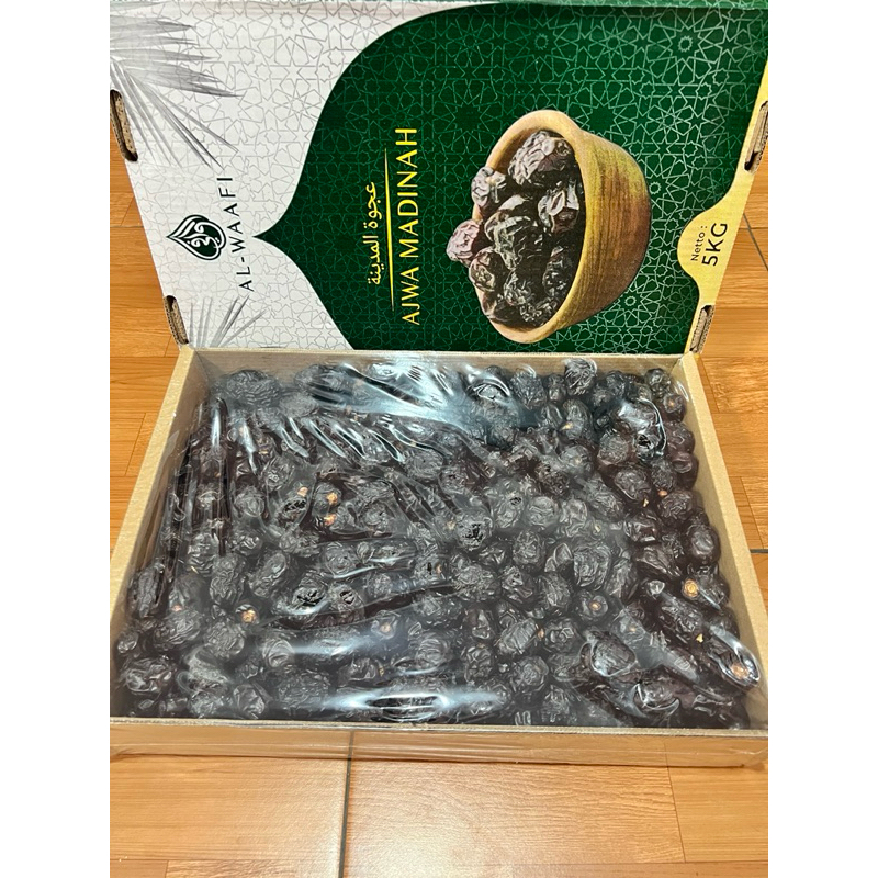 

Kurma Ajwa Repeck 1 kg / kurma Nabi / Ajwa premium