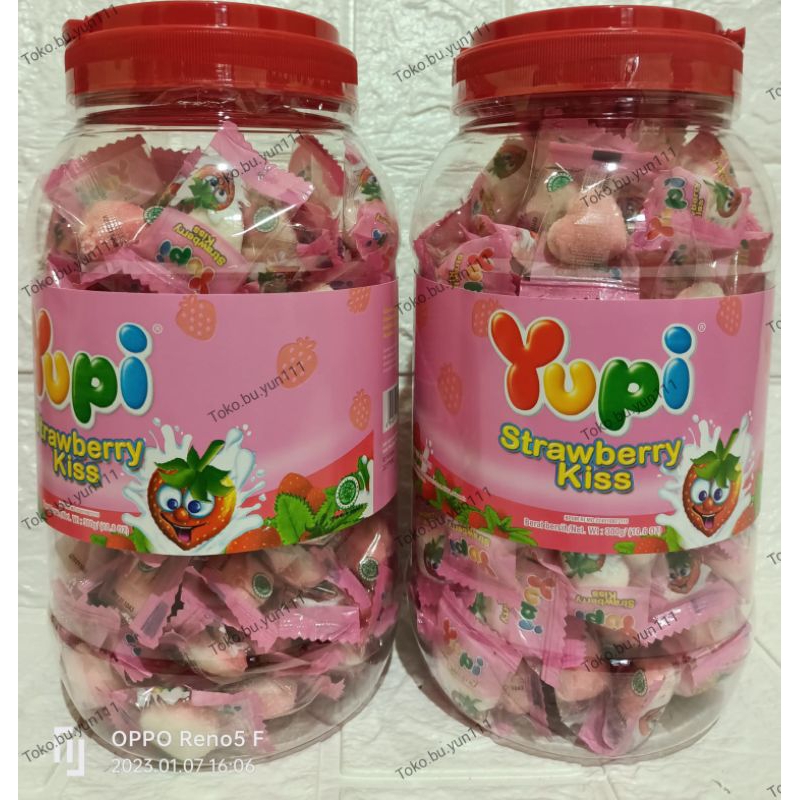 

YUPI TOPLES STROBERI KISS JAR TERMURAH