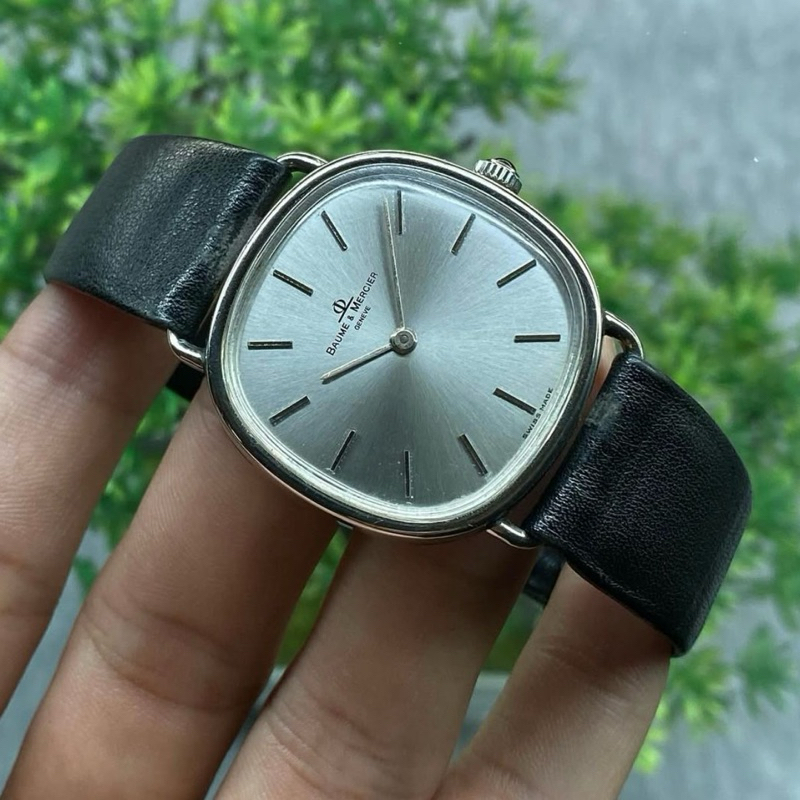 Baume & Mercier Vintage Sunray Silvery Dial Ref. 1718 Manual Winding 31x31mm