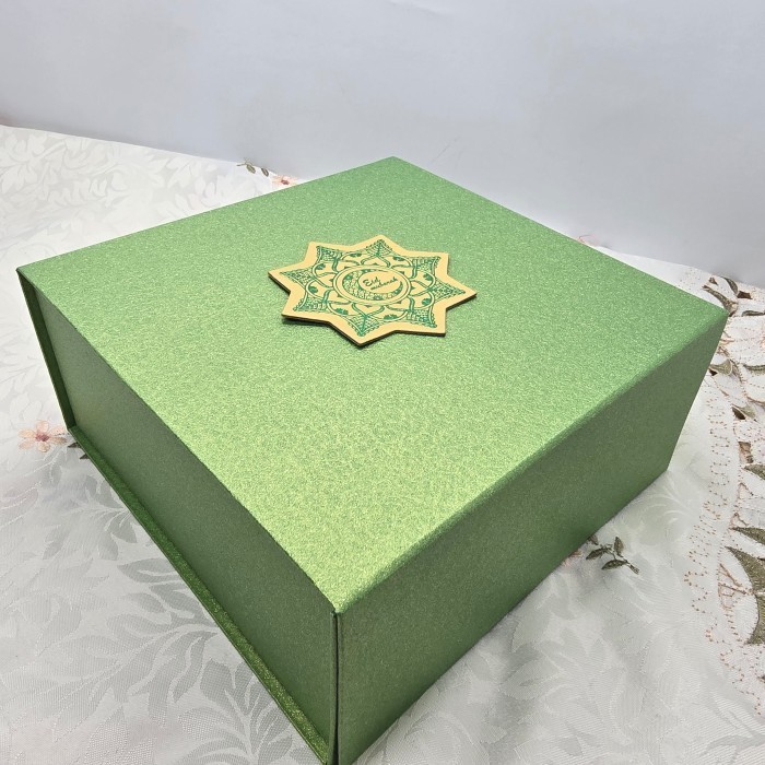 

HARD BOX LIPAT 20x20x8cm magnet / kotak kue lapis / hamper imlek natal idul fitri / bingkisan hantaran