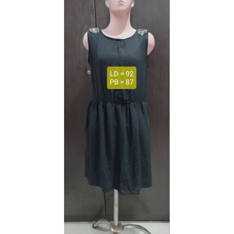 DRESS REMAJA HITAM KAIN SIFON TANPA LENGAN