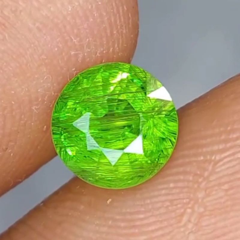 Natural Tsavorite Garnet 1.48ct Apple Green Id Card CGL Lab