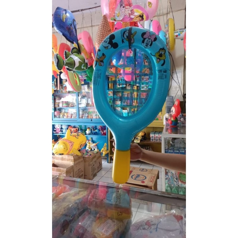 Balon karakter Tiupan raket
