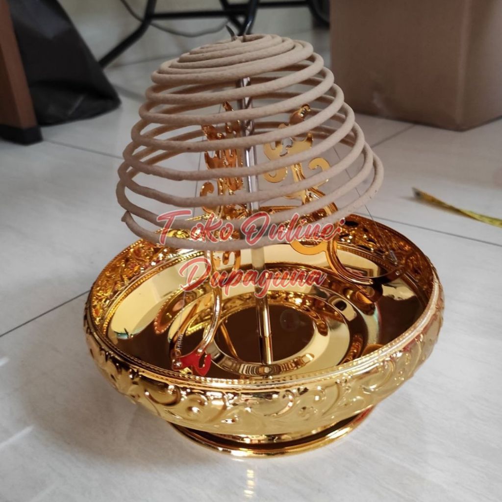 TEMPAT DUPA LINGKAR BESAR EMAS – Tatakan Hio Spiral, Altar Dupa, Tempat Bakar Hio