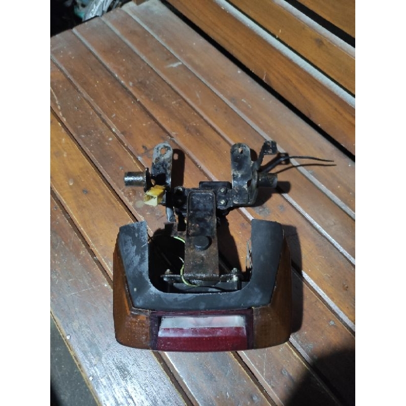stoplamp lampu belakang suzuki rc80 rc100 original set bracket