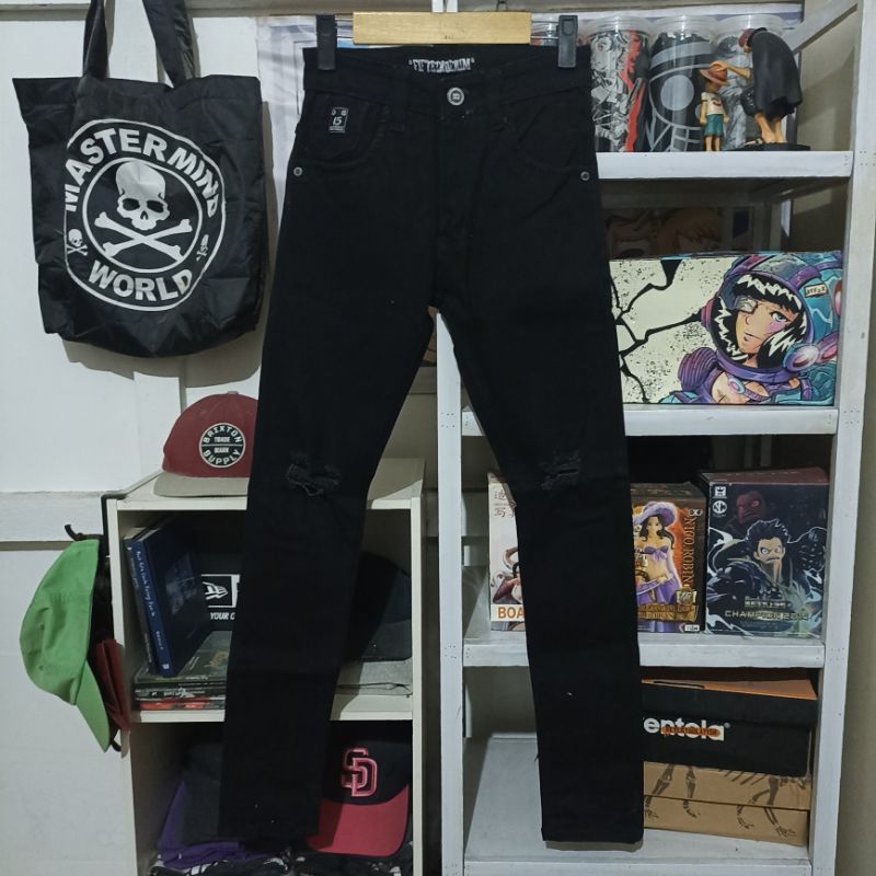 CELANA PANJANG JEANS RIPPED SKINNY PRIA HITAM SECOND SIZE 28