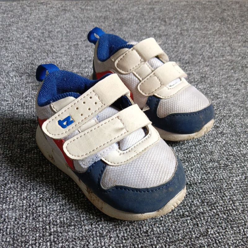 preloved sepatu Toezone anak