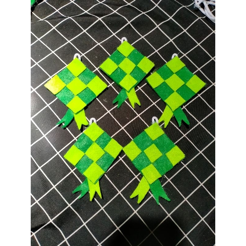 

Amplop Lebaran Unik Bentuk Ketupat Idul Fitri Bahan Kain Flanel Isi 10 pcs Amplop