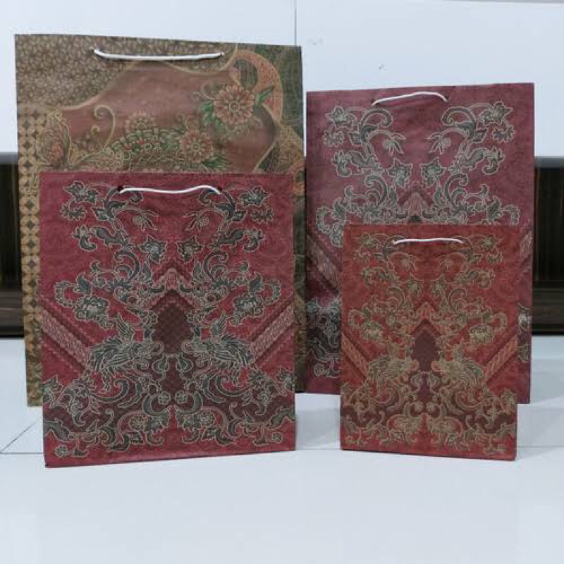 

Paper Bag motif Batik Random / Tas Kado Batik, untuk ukuran di deskripsi