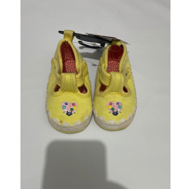 sepatu bayi perempuan mothercare