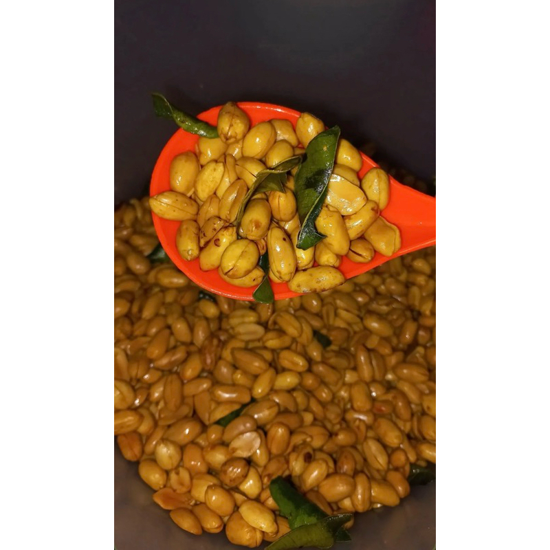 

Kacang Bumbu Rasa Pedas Asin Daun Jeruk Garlic Kemasan Pouch