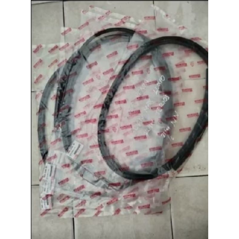 Karet Lis Kaca Depan Grand Max Luxio Ori