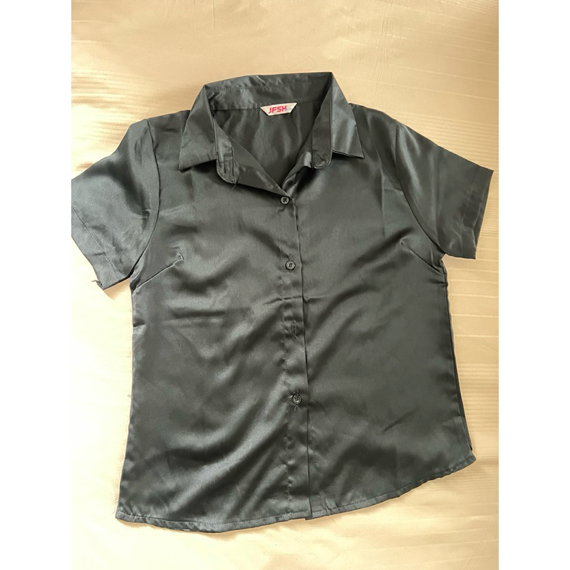 Kemeja hitam preloved