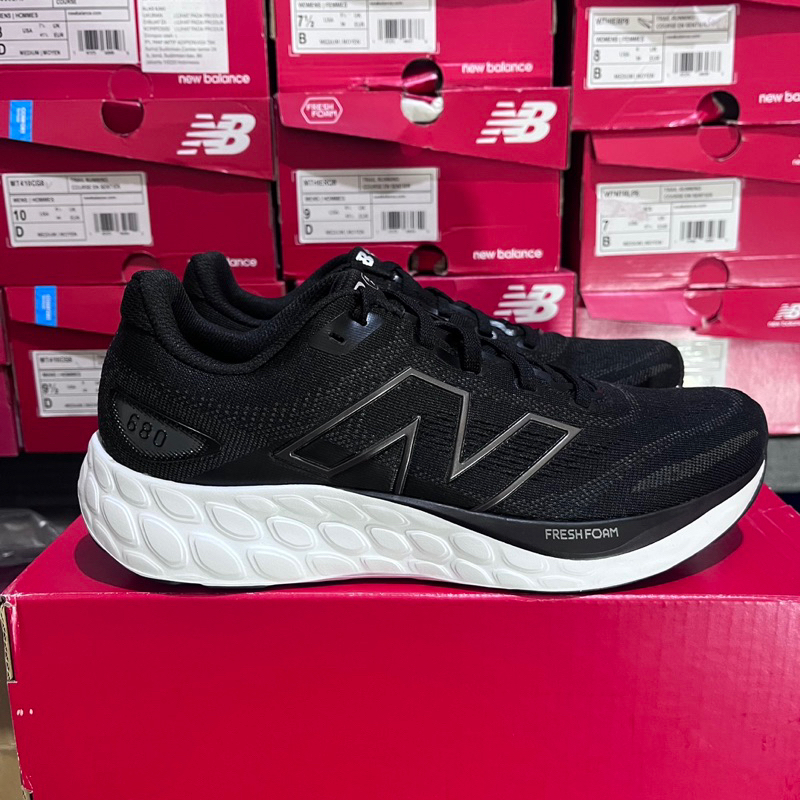 Sepatu Running pria Nb freshfoam 680V8 Hitam-M680LK8