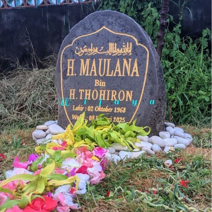 Batu nisan makam batu alam/prasasti batu alam