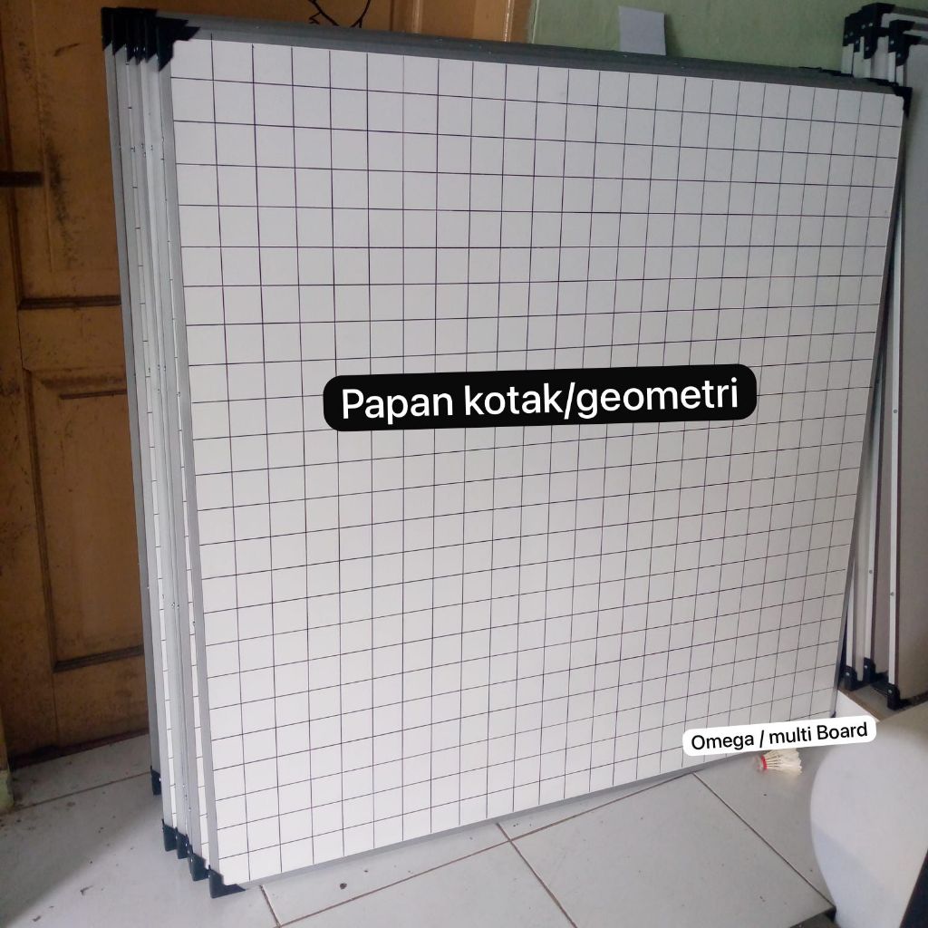 

papan whiteboard kotak-kotak/geometri 120 x 120 cm