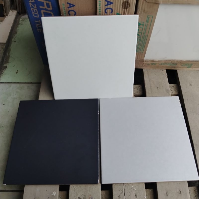 KERAMIK 25X25 MATT POLOS ABU PUTIH HITAM