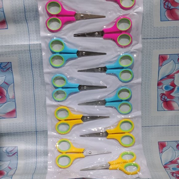 

TM Gunting Kecil | Gunting Kertas Kecil Warna Renceng (Isi 12)
