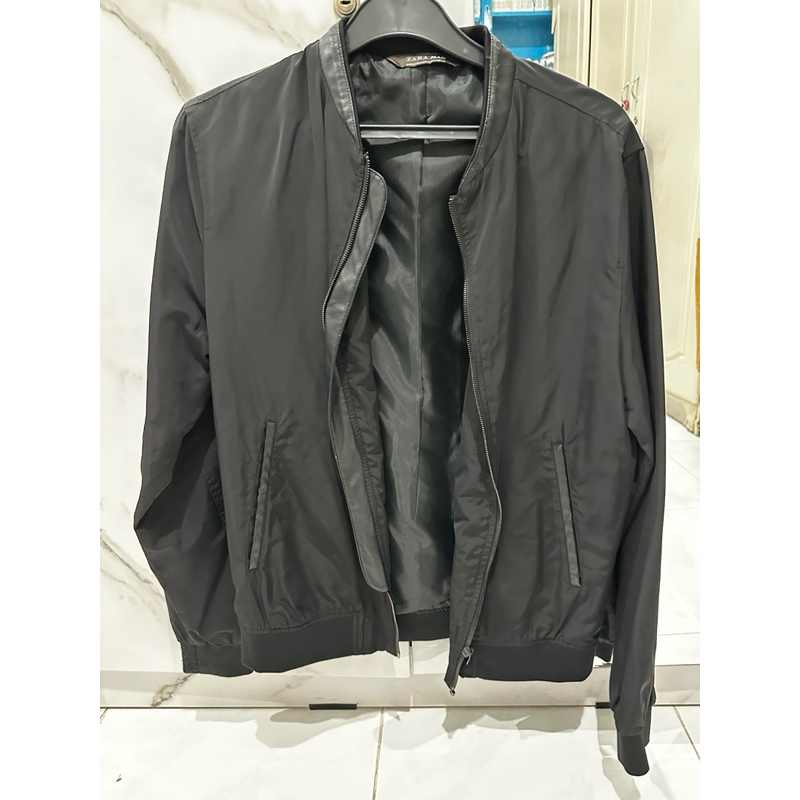 bomber jacket hitam zara ada defect ori