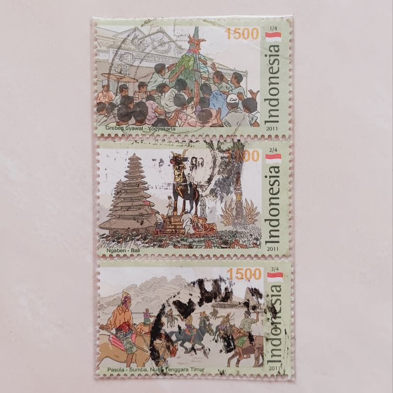 

(AB) Perangko Indonesia 2011 Upacara Adat Set 3 pcs Used
