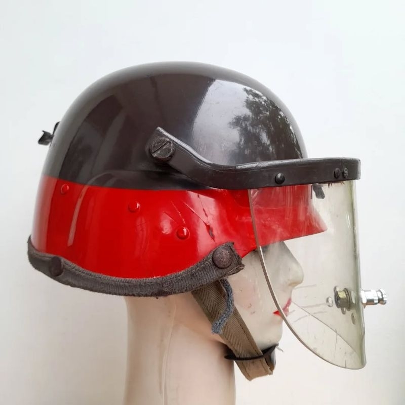 helm huru hara jadul helm polisi helm demo jadul vintage antik helm kevlar