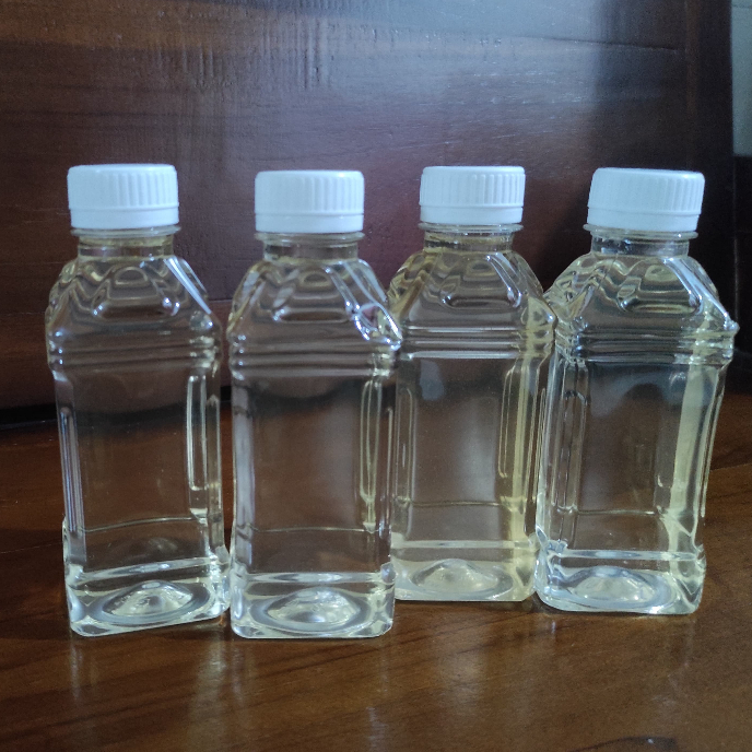 

Minyak goreng kelapa / Minyak Klentik / Coconut Cooking Oil / Minyak kelapa murni 100%
