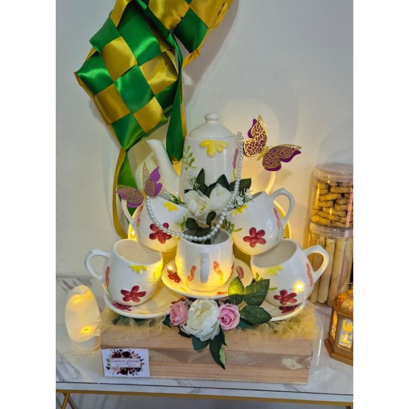 

Hampers Parcel Dinner Set Set piring Gelas Keramik Cantik Mewah Hampers lebaran Natal Imlek Mewah Jogja