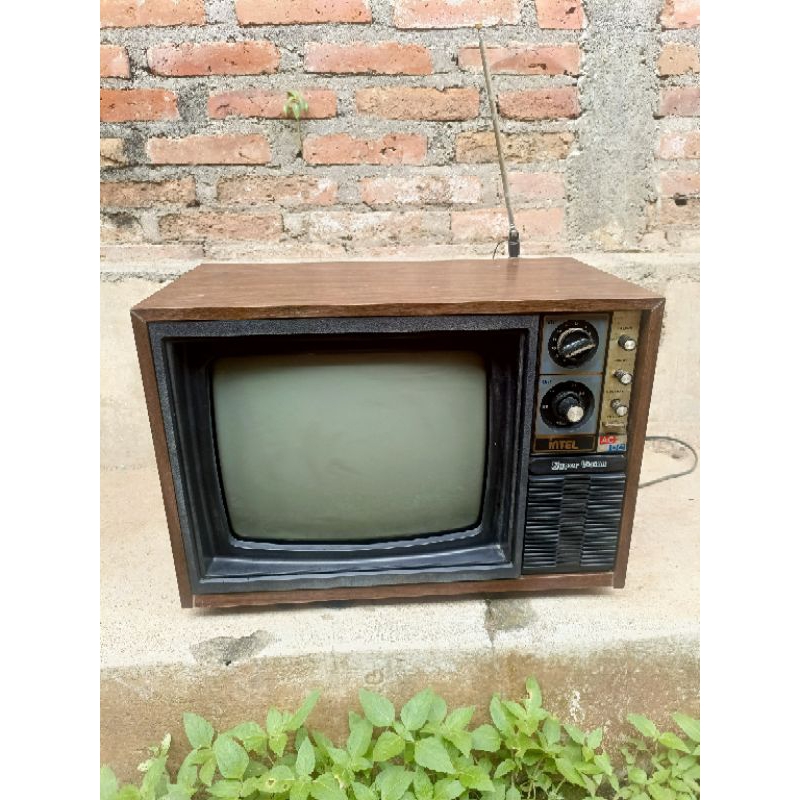 tv kayu intel antik jadul vintage nyala