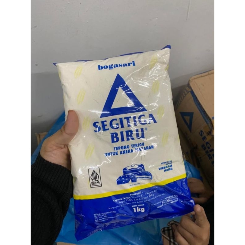 

tepung terigu segitiga biru ready balikpapan