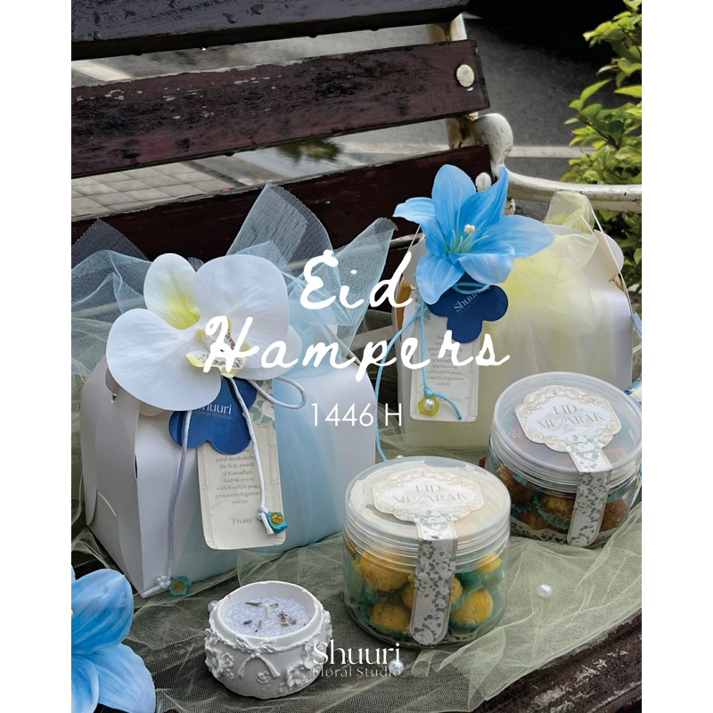 

Hampers Lebaran Kue Kering Cookies + Orchid Pin Charm / Parcel Idul Fitri / Bingkisan Gift