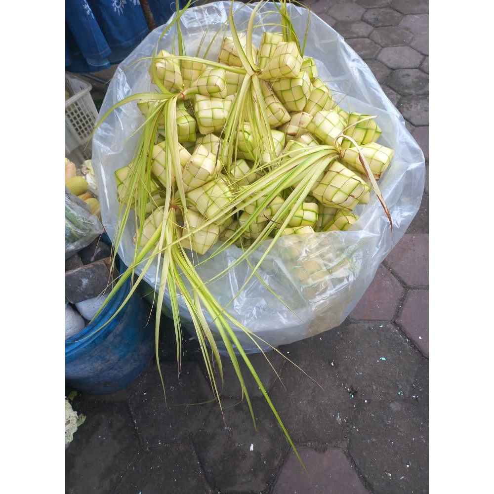 

KETUPAT LEBARAN CANGKANG ATAU MATENG NYA
