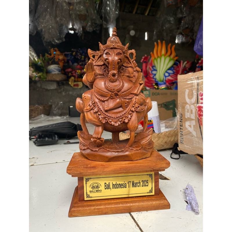 Patung Ganesha / Piala kayu Ganesha