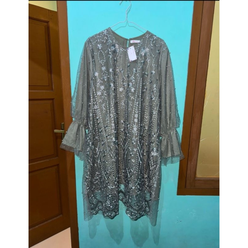 Tunik Brukat Kondangan Florimia warna sage green (new)