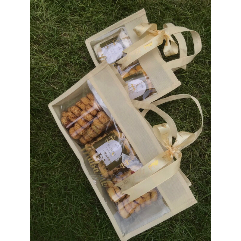 

HAMPERS LEBARAN ISI 3 KUE KERING[BY REQUEST]