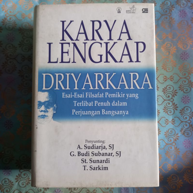 Karya Lengkap DriyarkaraEsai-Esai Filsafat Pemikir Yang Terlibat Penuh Dalam Perjuangan Bangsanya - 