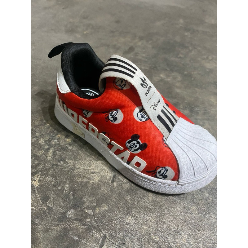 Sepatu casual anak Adidas x Disney Mickey Superstar