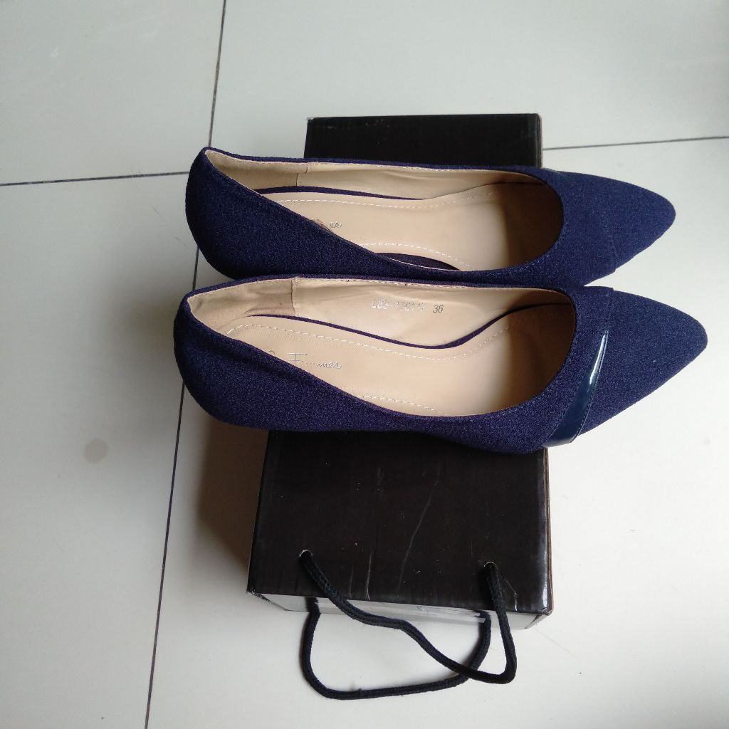 [Preloved] Sepatu Wanita  Heels Les Femmes [A8]