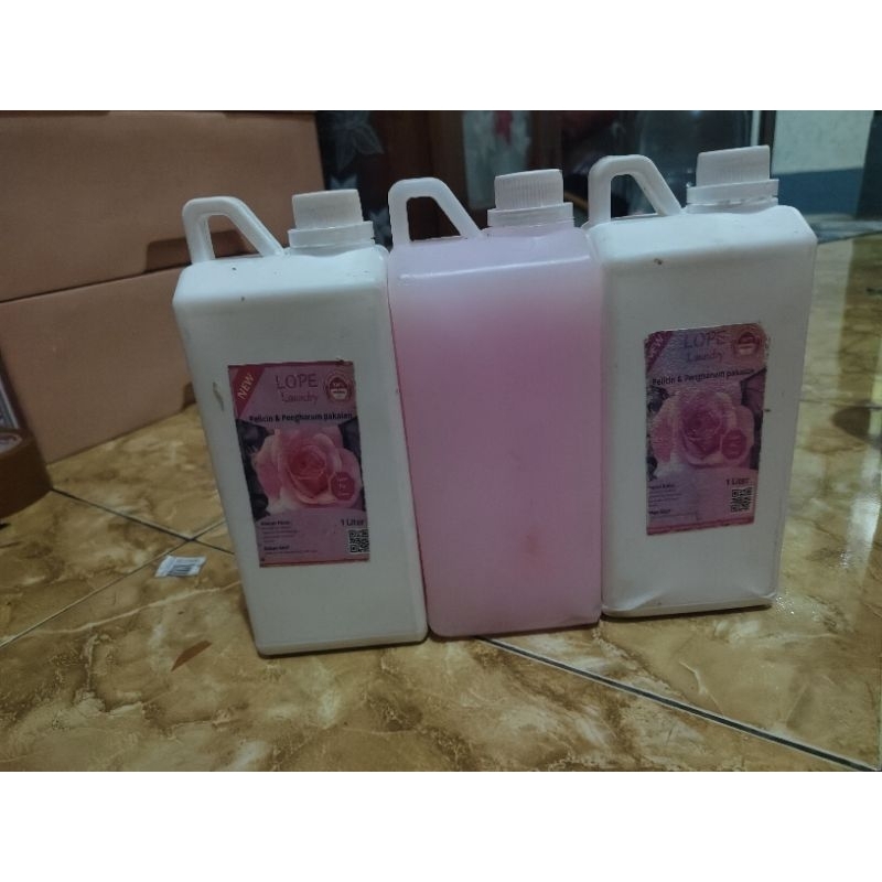 pewangi pelicin setrika pakaian laundry 1 liter