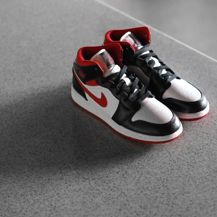 Air Jordan 1 Mid Gym Red Black White (GS)