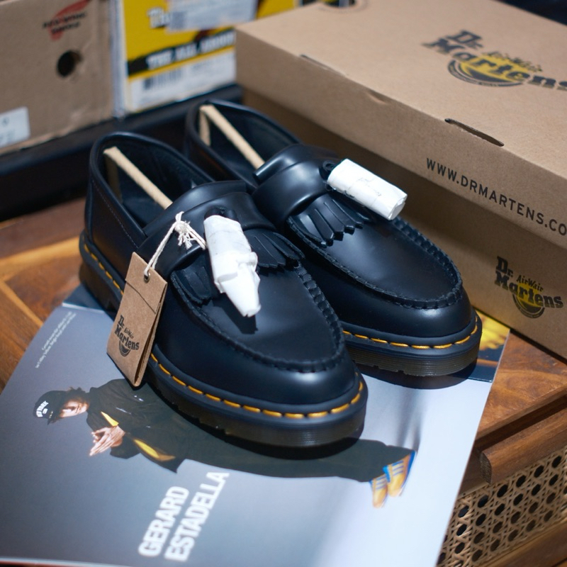 Sepatu Dr. Martens Adrian Tassel YS