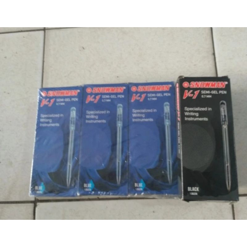 

Snowman V1 Ballpoint Pen Semi-Gel Pen Fine Point 0,7 mm Biru Hitam Merah - Doz isi 12 Pcs.