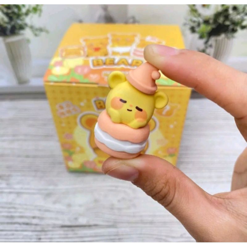 

Paket Usaha Penghapus Mistery Butter Bear 1 Box Isi 32 Pcs Penghapus Mistery Butter Bear Thailand Lucu Unik Termurah