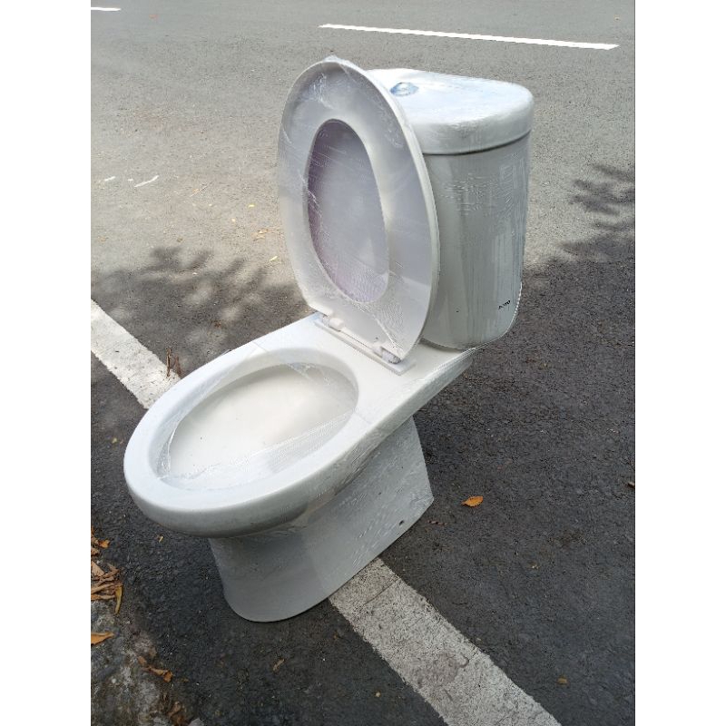 Kloset duduk ex hotel merk toto