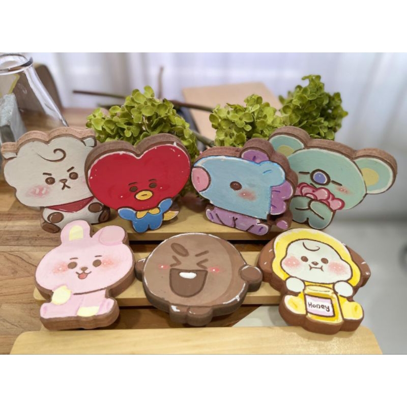 

WOODENGEM BT21 DIY Wood Character Painting Kit Set Mewarnai Melukis Kayu Mainan Hampers Souvenir