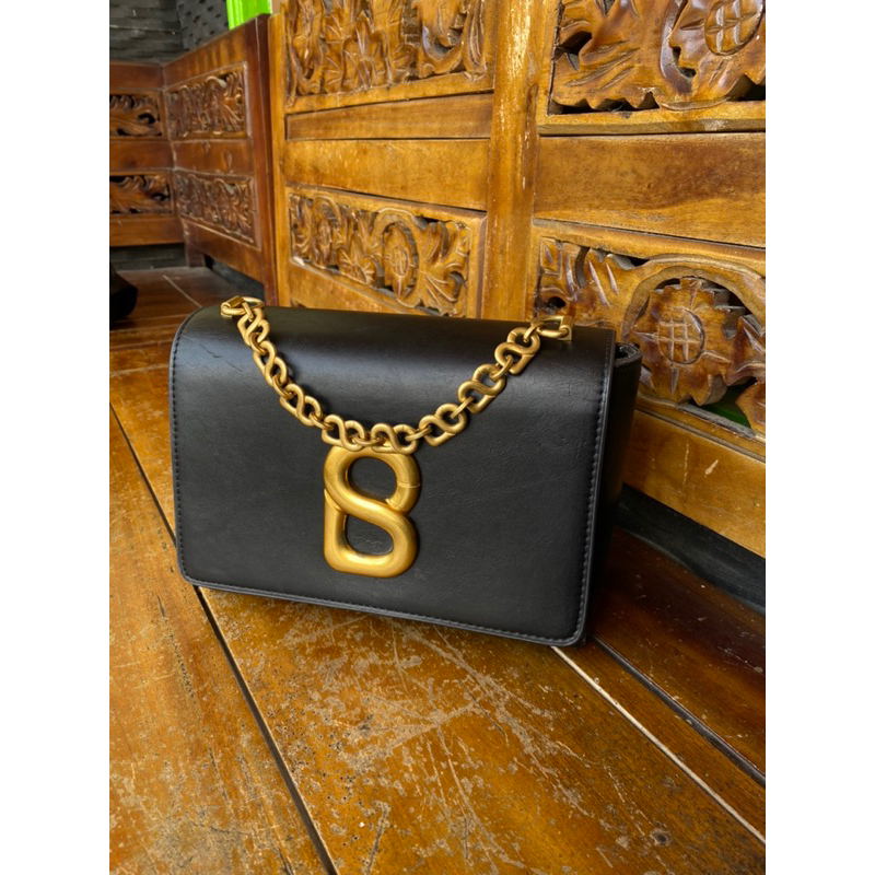 PRELOVED TAS  BUTTON SCARVES ALVA BAG HITAM ADA MINUS