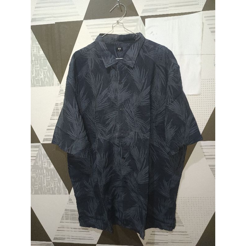 kemeja pantai Uniqlo