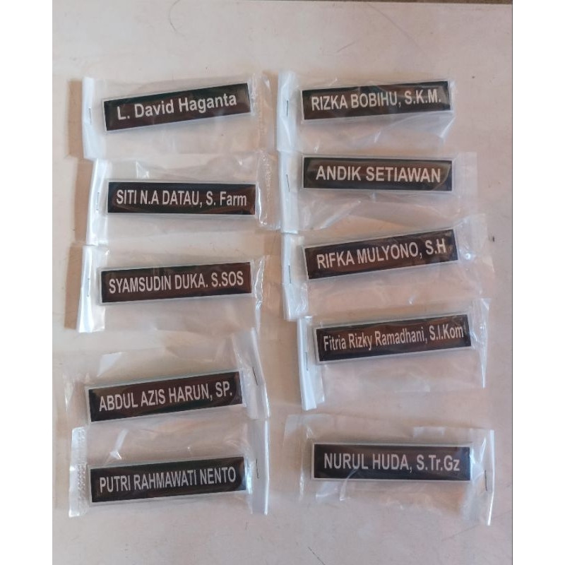 

Nametag Badan Gizi Nasional BGN Font dan List Putih Background Hitam