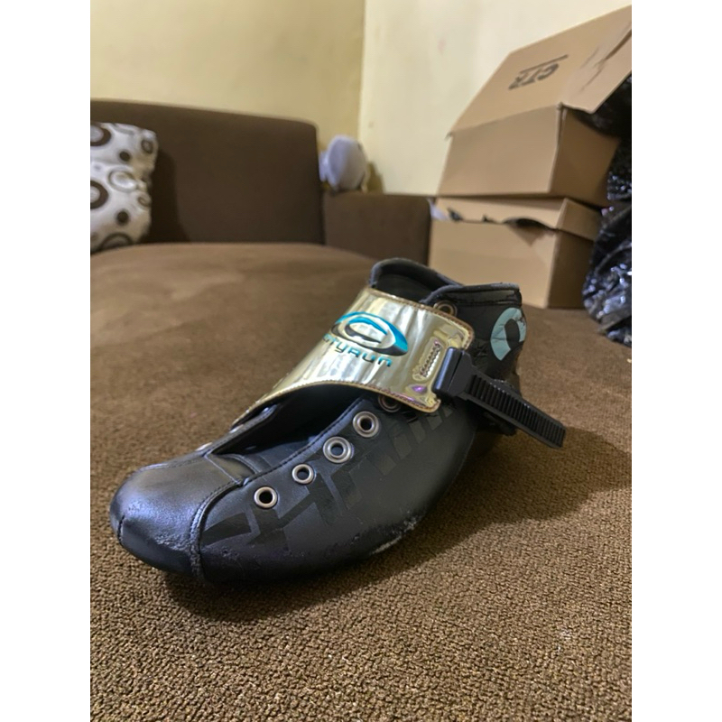 sepatu roda / boots city run size 36.5 bekas / second