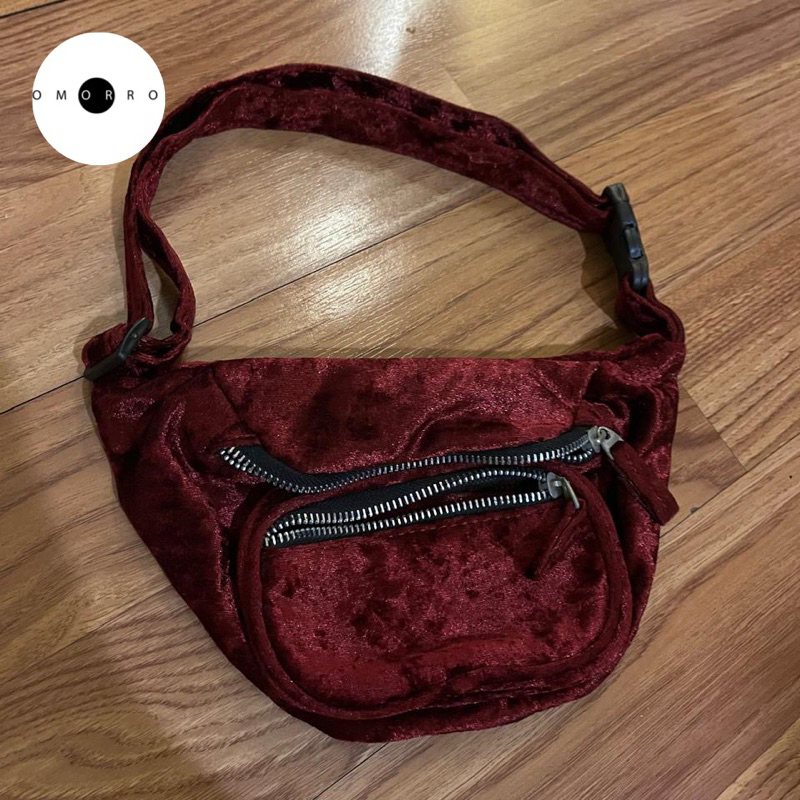 Dijual Tas Pinggang Warna Merah Marun (Preloved)
